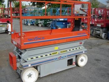 Skyjack 3220 Electric Scissor Lift