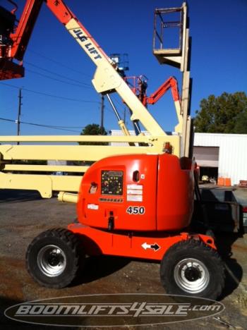 JLG E450AJ Self-Propelled Boom Lifts